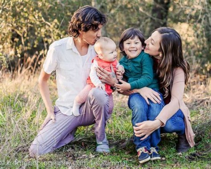 What is Breatharian? Akahi Ricardo and Camila Castello, the couple who follows and have barely eaten for 9 years and they also have 2 healthy children
