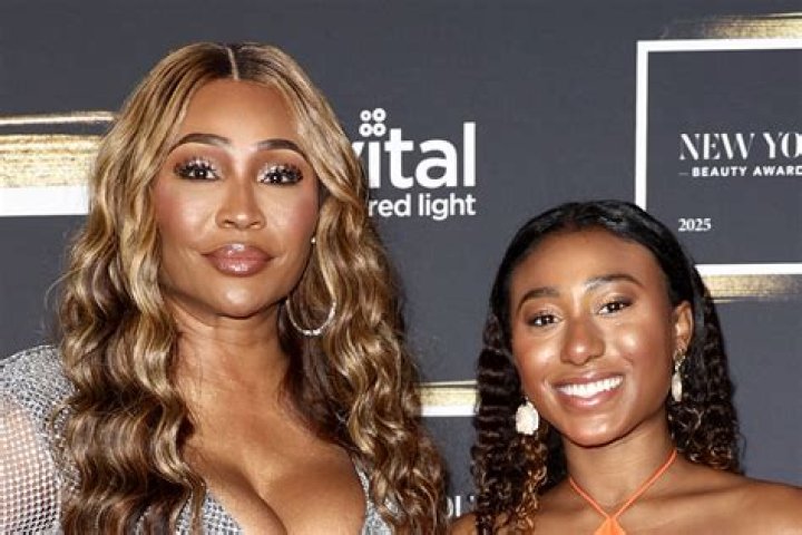 What is Cynthia Bailey's daughter Noelle Robinson's relationship status?
