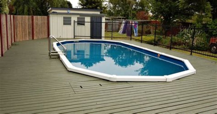 What is the best color to paint a pool deck?