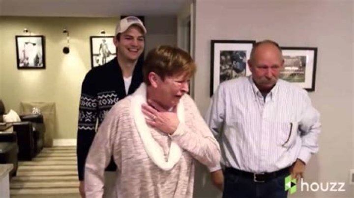 Who is Ashton Kutcher's mom?