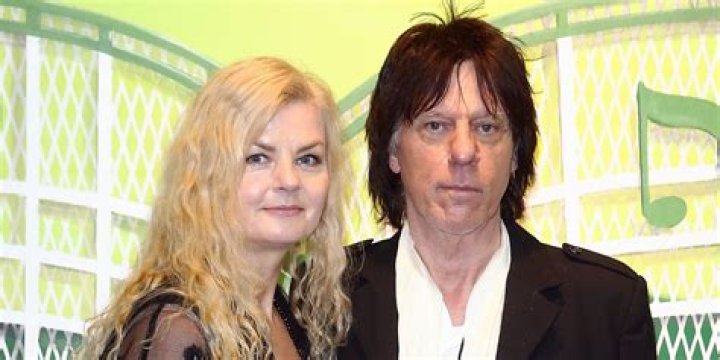 Who Is Jeff Beck Married To? Does Jeff Bwck Have Kids?