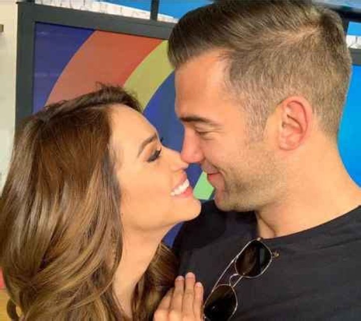 Who is Mexican Broadcaster, Chica Clima AKA Yanet Garcia Dating? Know her Boyfriend & Relationship Status