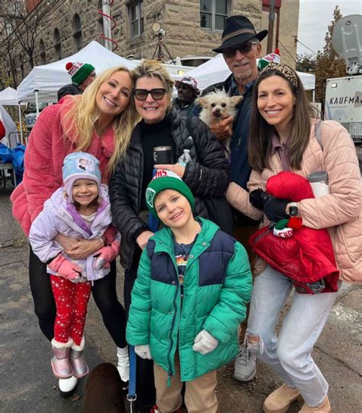 Who Is Nikki Glaser's Sister Lauren Glaser? Know Her Husband and Children