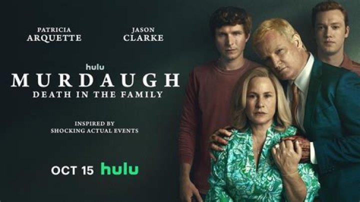 Why are people criticizing Patricia Arquette for using a clutch at the Emmys?