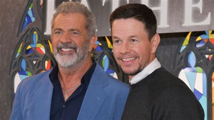 Why in the world are Gerard Butler & Mel Gibson hanging out in Miami together?