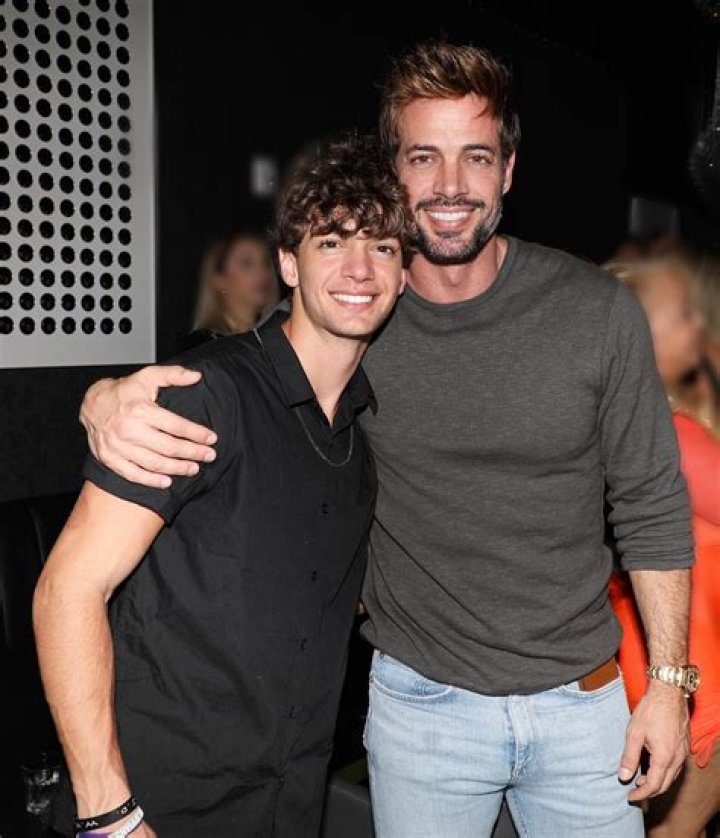 William Levy’s pickup move: showing women sex videos of himself with other women