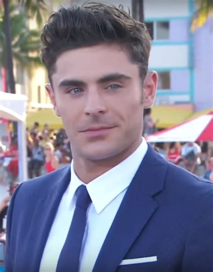 Zac Efron on ‘Baywatch’ Swallows a Dead Man’s Fat And Wears a Dress and it’s Beautiful!! All the shirtless scene and sexiness in movie with the Splash of Bromance!!!