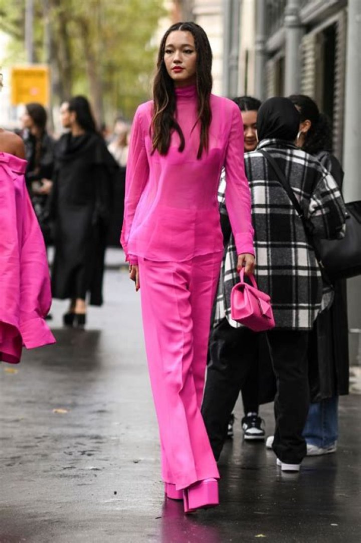 Zendaya wore a hot pink suit to the Valentino show at Paris Fashion Week: cute?