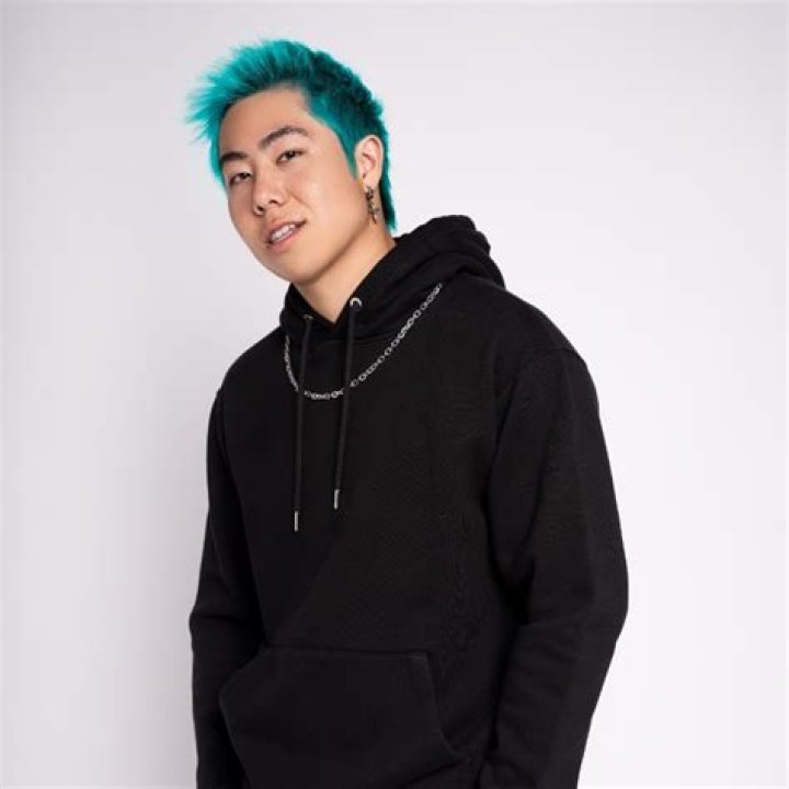 ZHC (Zachary Hsieh) Bio (Wiki) 