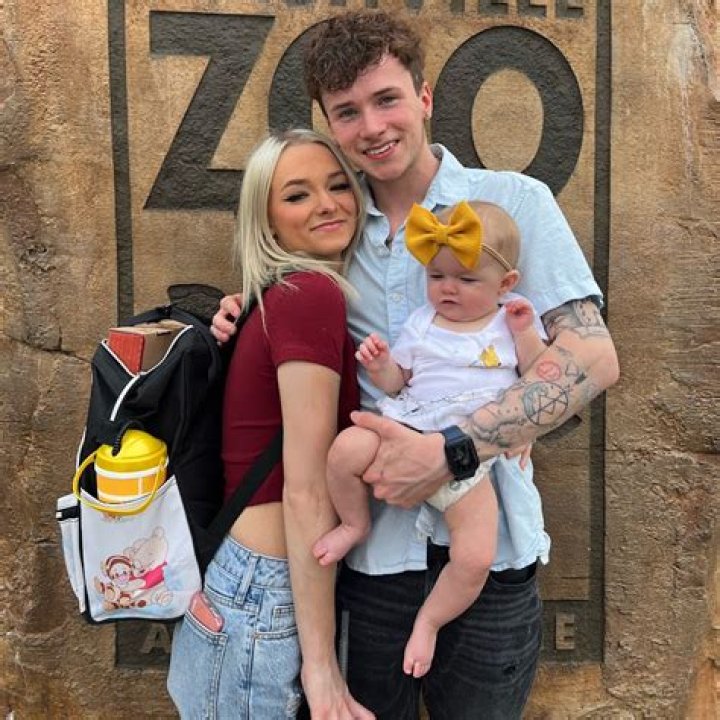 Zoe Pugh - Age, Family, Bio