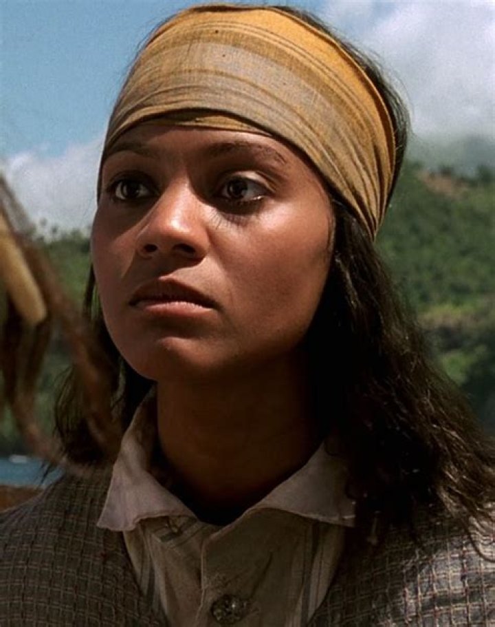 Zoë Saldana Net Worth: Movies, Earnings & Endorsements